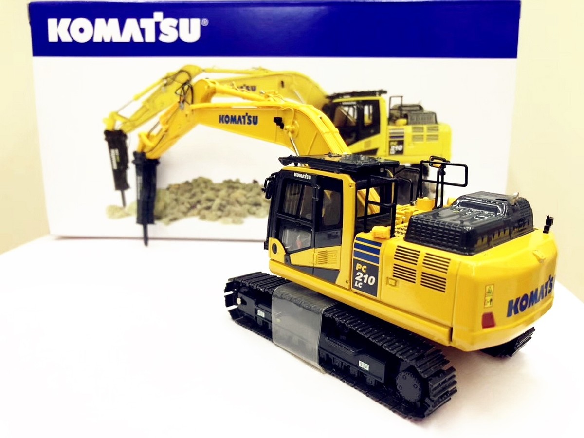 UH Universal Hobbies 1/50 Komatsu PC210LC-11 with hammer drill