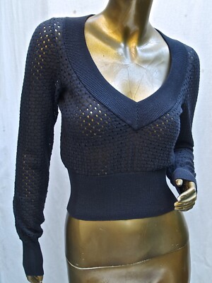 AZZEDiNE-ALAiA-PARiS  CROPPED  GRAY TOP SHIRT  Perforated Cotton Jersey V-Neck