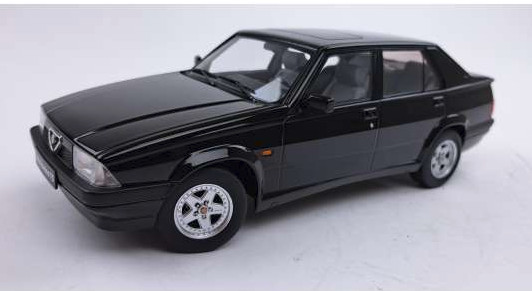 Alfa Romeo 75 1988 1/18 par Triple 9 - Revivez la Nostalgie de la Propulsion Italienne