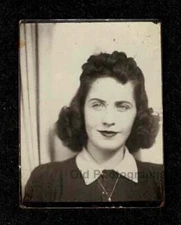 PHOTO BOOTH WOMAN VIRGINIA MAY LONG CURLY HAIR OLD/VINTAGE PHOTO SNAPSHOT- N554