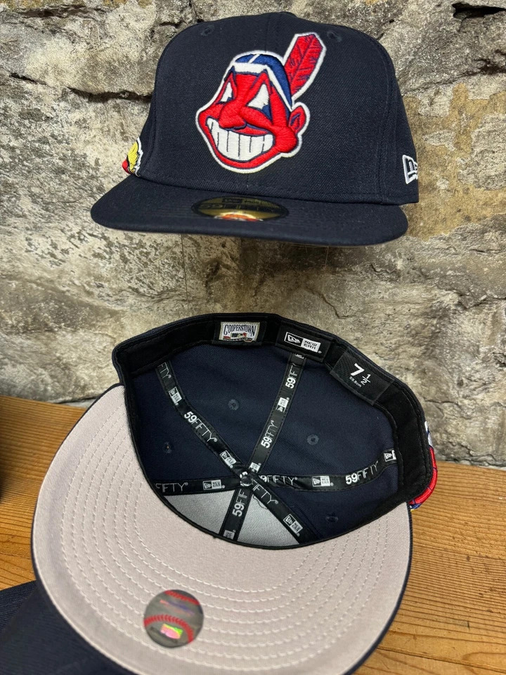 Chapéu de penas Cleveland Indians Wahoo New Era ajustado clube 59Fifty NAVY SOLID 2 tons - Imagem 2 de 4