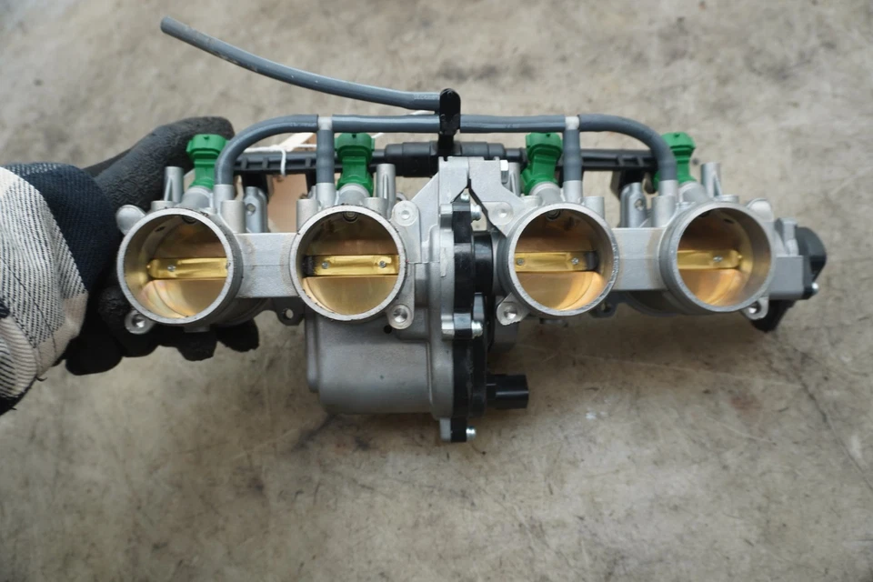 2025 SUZUKI GSXR 1000 CORPOS DO CORPO DO ACELERADOR E-484 - Imagem 4 de 4