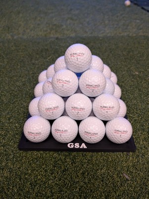 Deluxe Golfball Pyramide Tablett - hält 30 Golfbälle