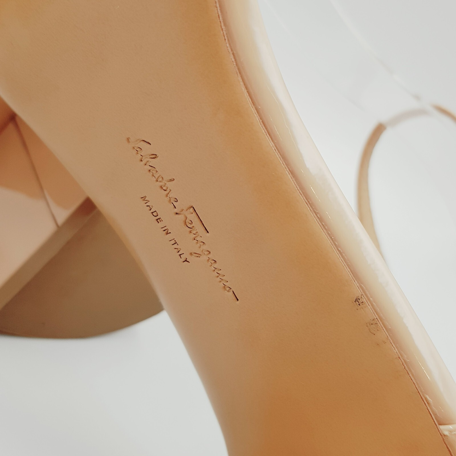 SALVATORE FERRAGAMO Womens US 10 Patent Leather Gavina City Sandals Heels Shoes