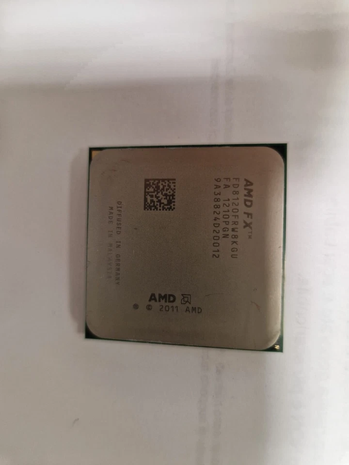 AMD FX-8120 FD8120FRW8KGU 3.1GHz Socket AM3+ 8-Core Processor / CPU - Usato - Immagine 2 di 4