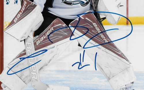 Autographed Colorado Avalanche Semyon Varlamov Goalie 8x10 Photo #2 Original - Picture 2 of 2