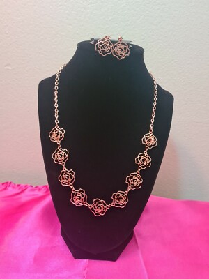 Paparazzi Woman's Necklace w/Earrings - ''Fleur de Flirt'' - Copper.