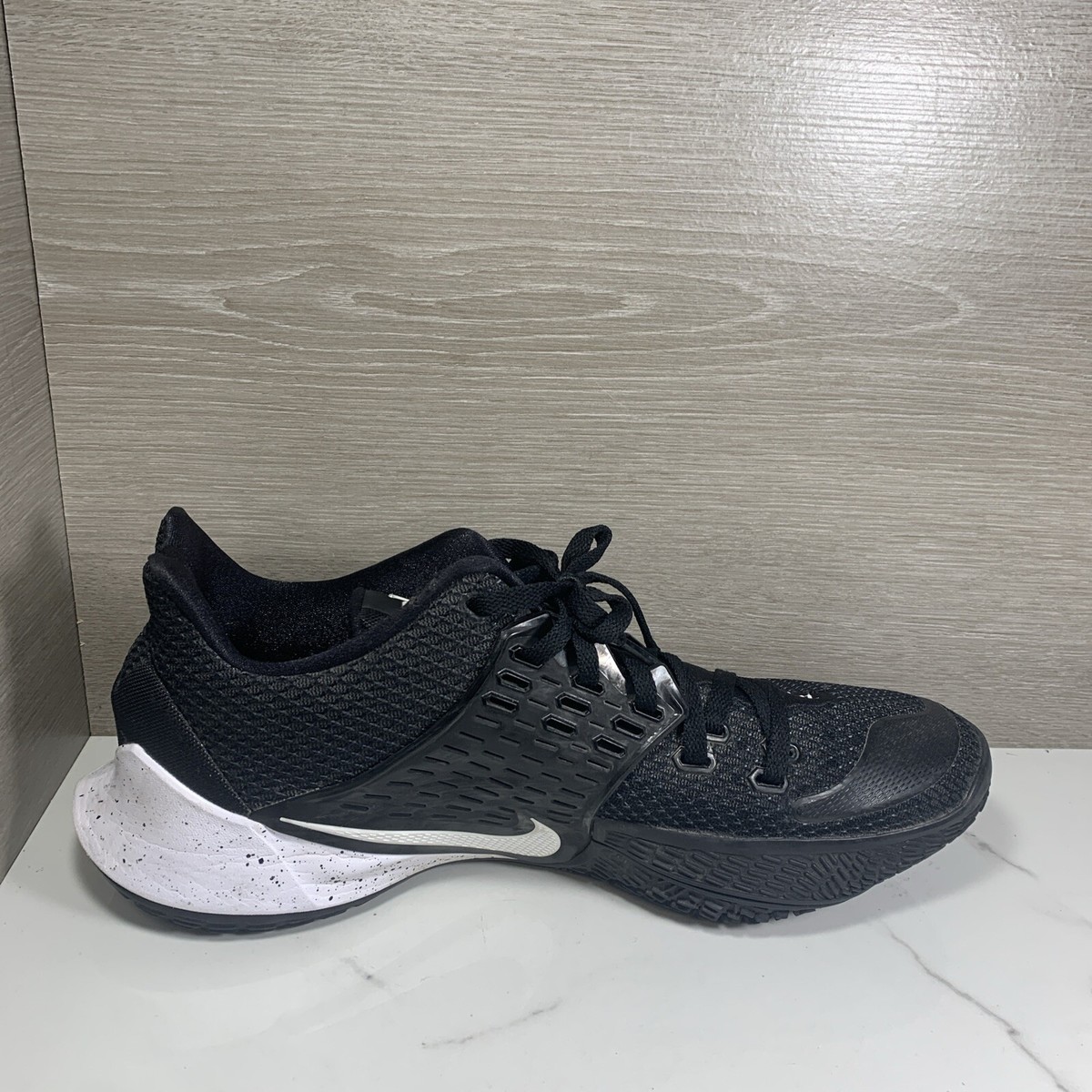 シューズ(男性用) kyrie low 2 What Pros Wear: Kyrie Irving's Nike Kyrie Low 2 Shoes - What
