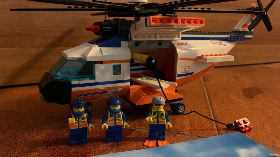 LEGO City 7738 Coast Guard Helicopter and Life Raft, foto 3 di 4