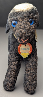 Cordero persa vintage alemán Steiff Swapl negro marrón oveja con lazo original