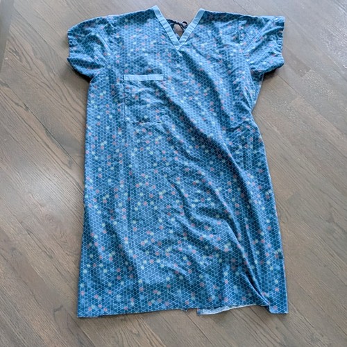 Medline PerforMax Hospital Gown Blue Snap Sleeve IV Patient Gown Used AS-IS