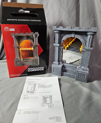 ThinkGeek Infinite Dungeon Corridor Diorama Display Infinity Mirror Lights Up