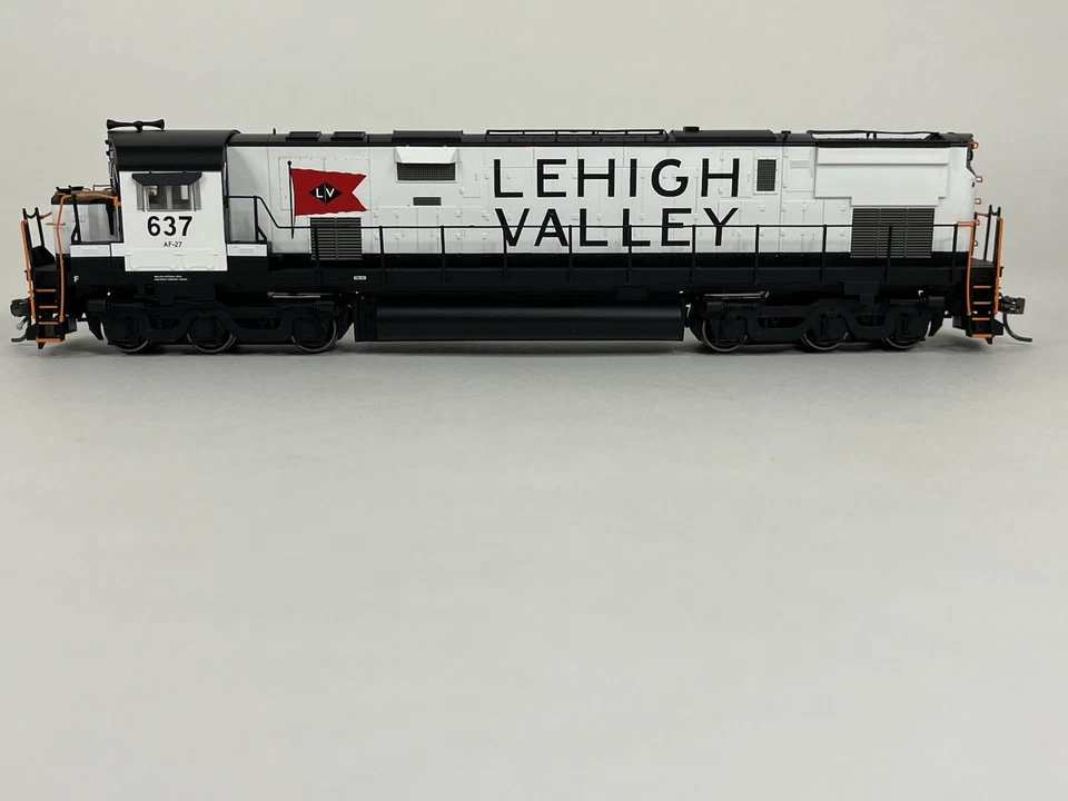 Bowser HO Scale Lehigh Valley LV Snow Bird #637 ALCo C-628 DC Powered - Image 3 of 4