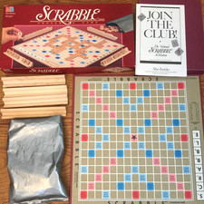 VINTAGE MILTON BRADLEY SCRABBLE BOARD GAME COMPLETE MADE IN USA 4024 1989