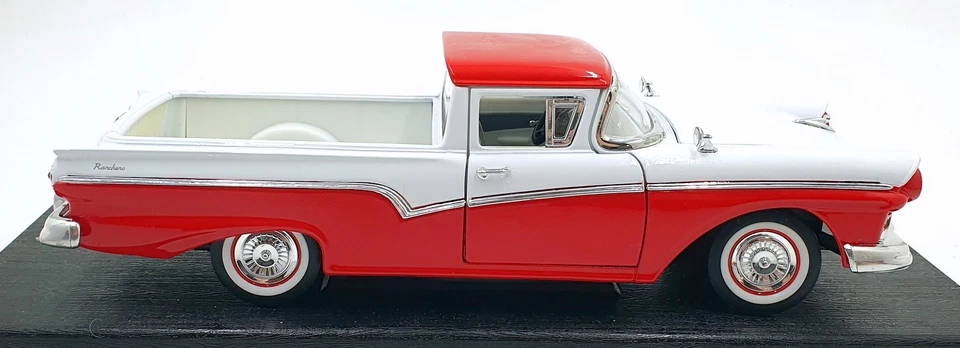 Road Legends 1/18 Scale Diecast 92208 - 1957 Ford Ranchero - Red - Image 4 of 4