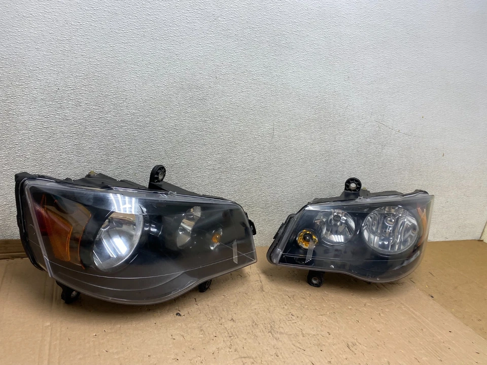 Faros laterales izquierdo+derecho Chrysler Town and Country 2008 a 2016 U8847 DW Foto 3 de 4