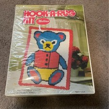 Malina Hook-A-Rug Kit Style  25/21 STORY Teddy Bear, 20"x 27", Blue Red Vintage