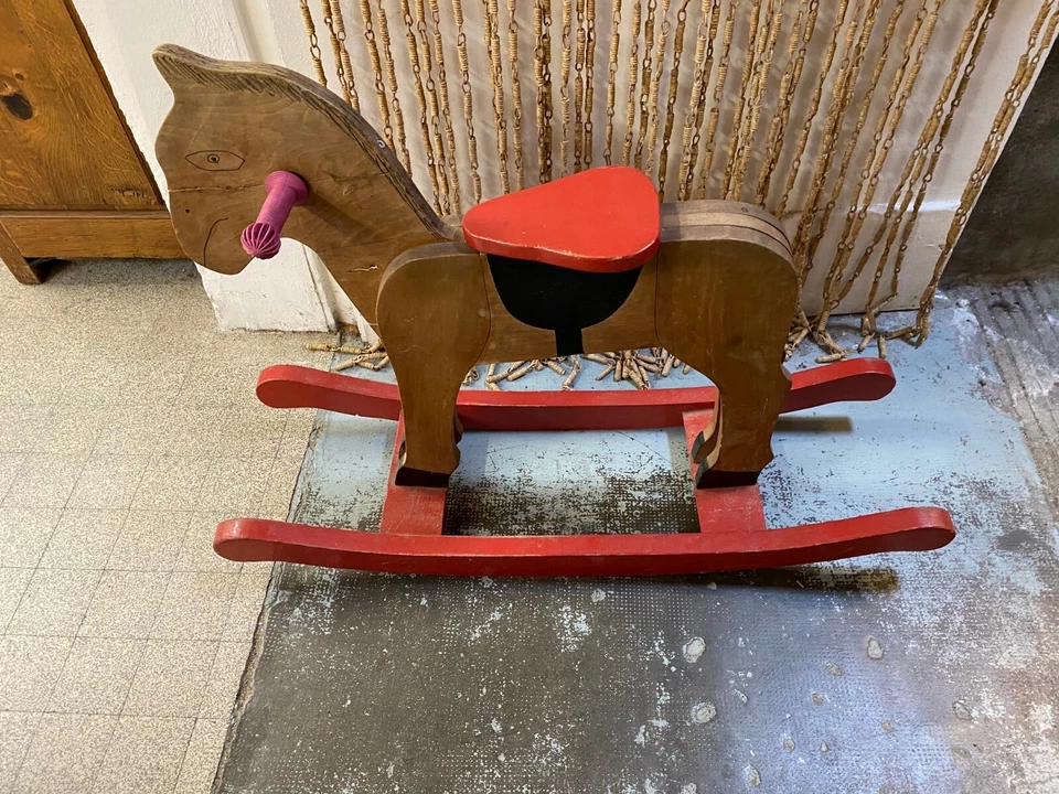 ANCIEN CHEVAL  BASCULE EN BOIS ANNEES 60 JOUET ANCIEN POUR ENFANTS OU DECORATION - Photo 2/4