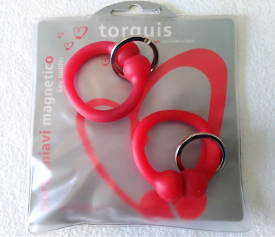 NAVA TORQUIS Nr. 2 SCHLÜSSELANHÄNGER CASUAL MAGNETISCH ROT THERMOGUMMI KEYRING CHAIN