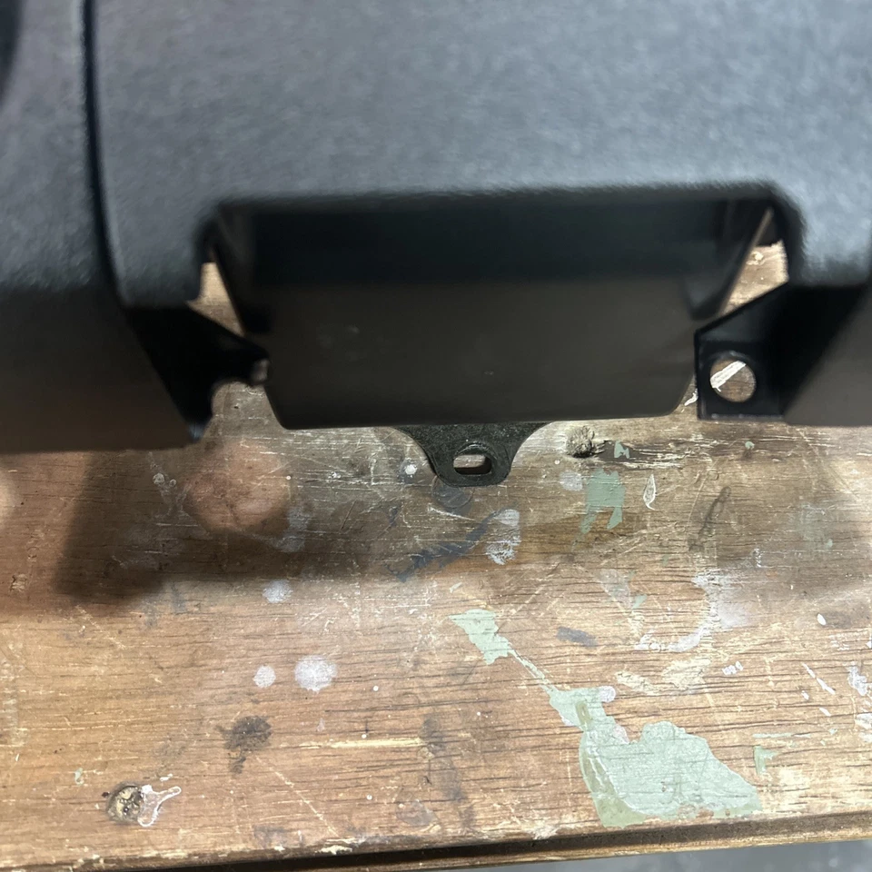 Radio bisel Datsun 510 1970-1973 bonito sin cortar fabricante de equipos originales de fábrica Foto 3 de 4