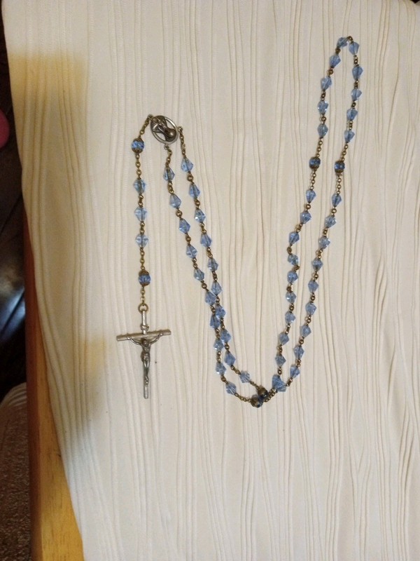 VINTAGE BEAUTIFIL  AQUAMARINE BLUE  EXTRA LONG CRYSTAL GLASS ROSARY 36" + 7" EXT