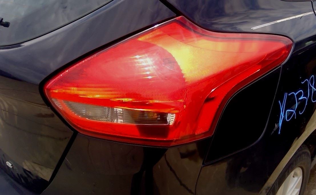 Passenger Tail Light Hatchback Incandescent Fits 15-18 FOCUS 2478957