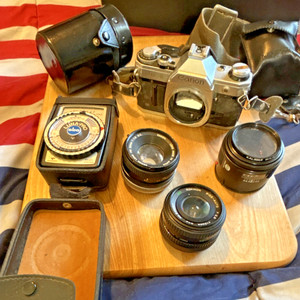 Appareil Photo Canon AE-1 – Boîtier Argenté + Accessoires – Occasion Testé Et Fonctionnel