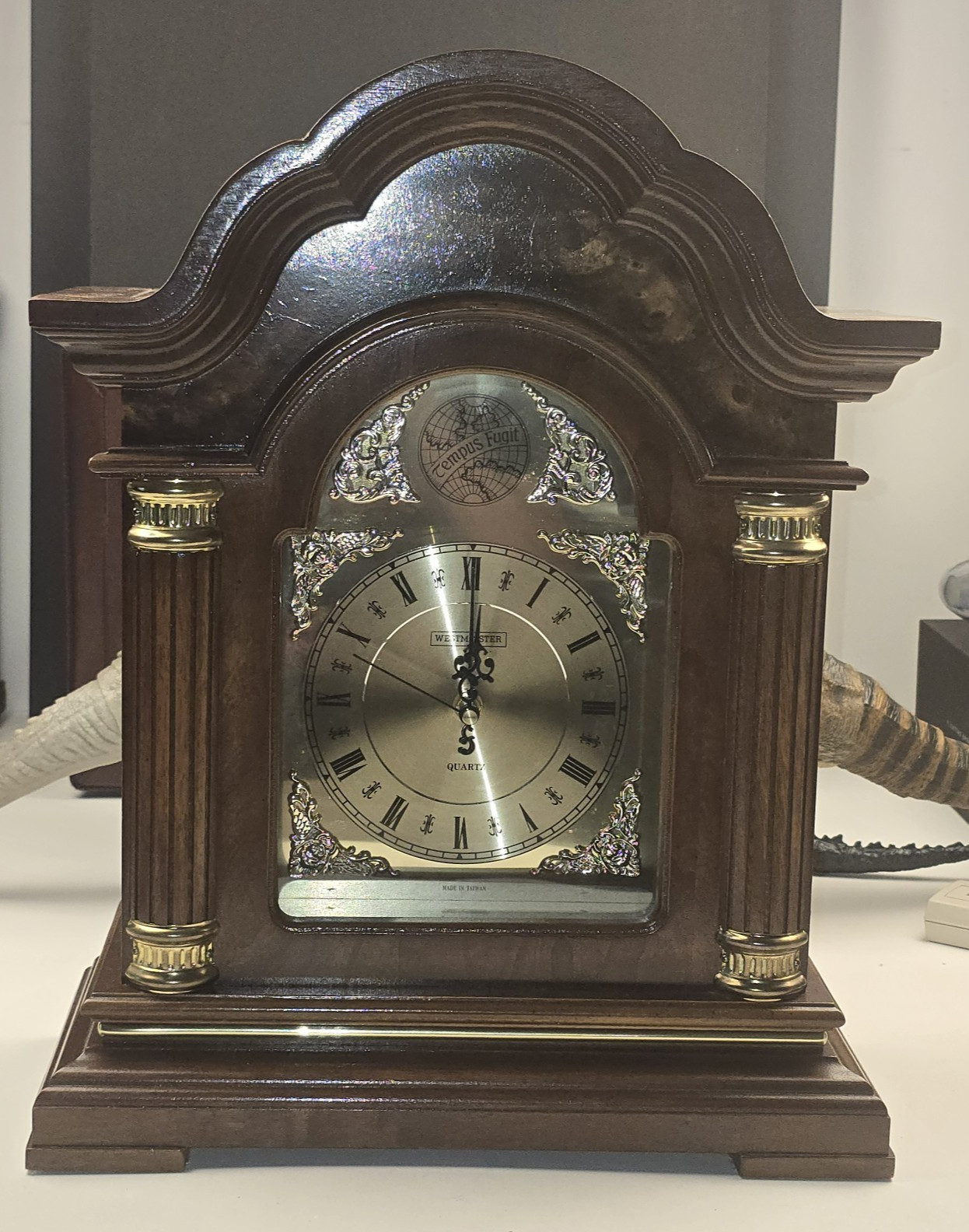 Vtg Westminster Tempus Fugit Wooden Quartz Mantle Clock 1/4 Hr Chime  WORKS