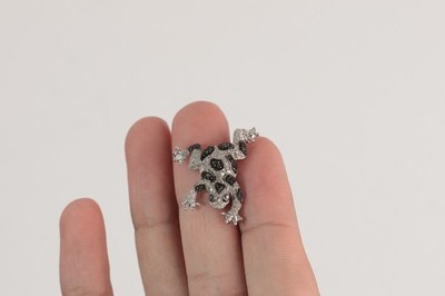 Sterling Silber Frosch/Kröte Anhänger mit schwarzen und weißen Kristallen 4,7 Gramm