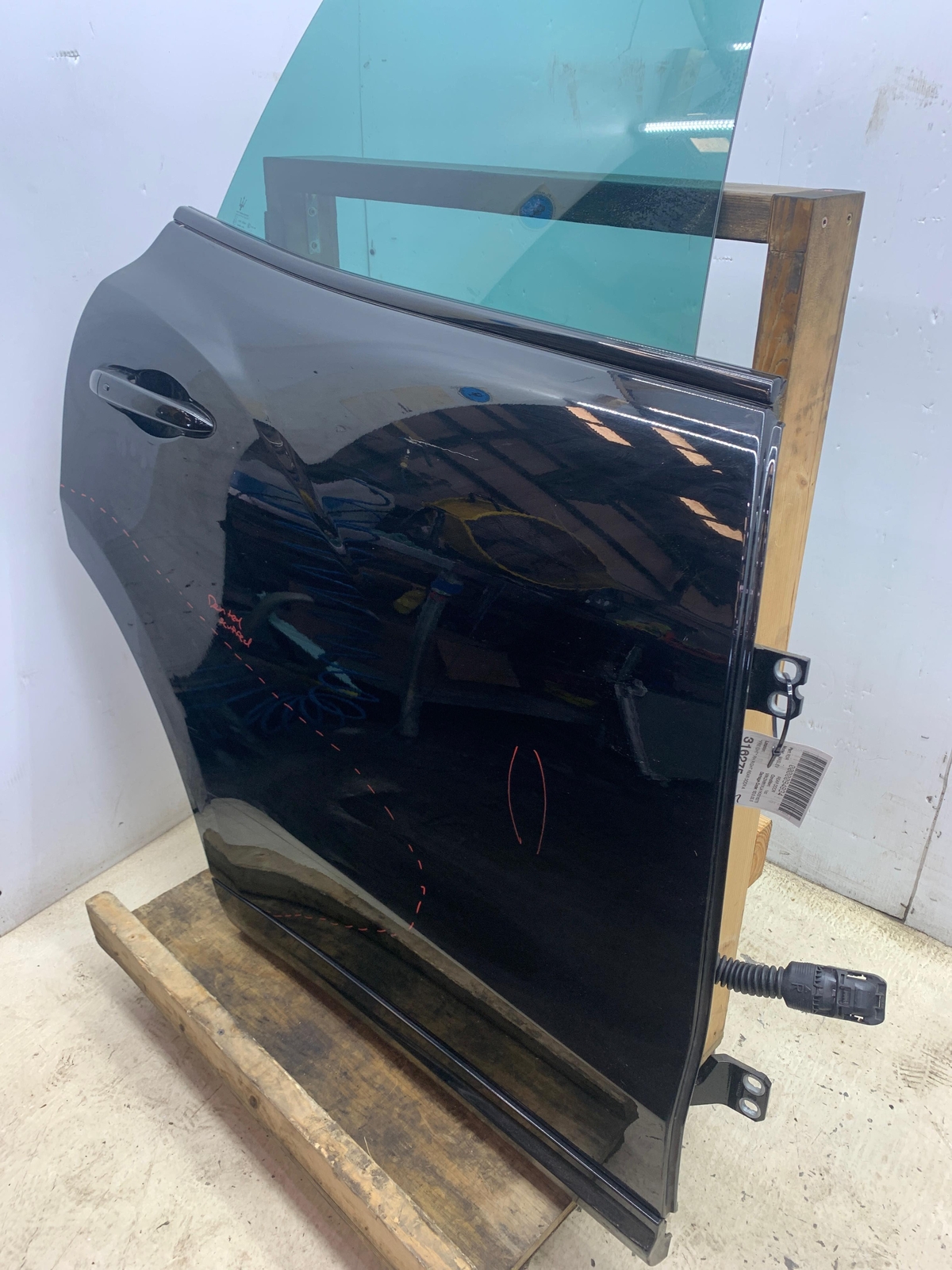 2017 - 2020 MASERATI LEVANTE OEM RIGHT REAR DOOR | NERO (820)