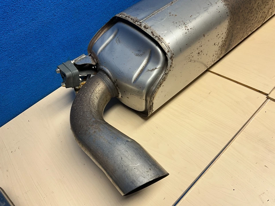 BMW 740i 2016-2019 3,0 L I6 silenciador de escape trasero OEM Foto 2 de 4