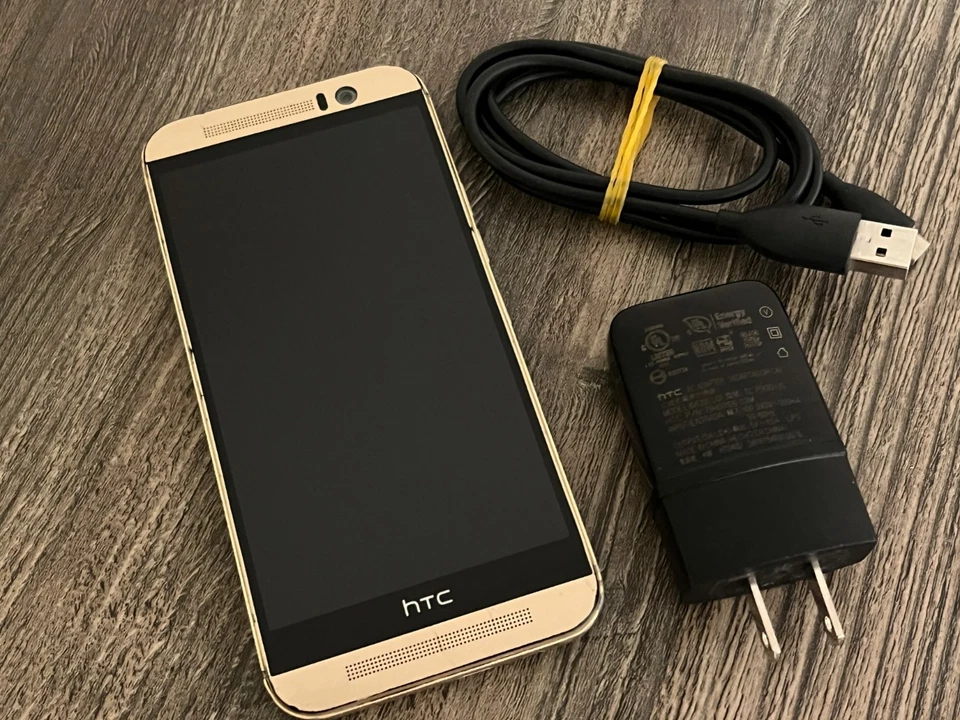 HTC One M9 - 16GB - Gold (Unlocked) Mobile Phone Works - Image 2 of 4