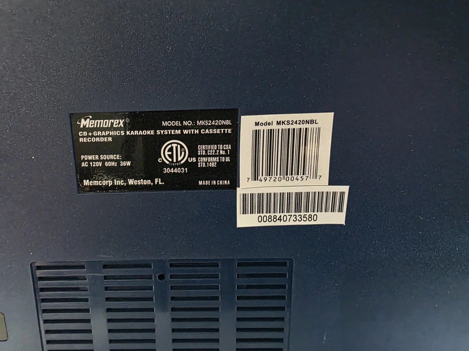 MEMOREX Karaoke Machine w/ Dual Mics MKS2420NBL CD Casette Plus Bowie Singles CD - Image 4 of 4