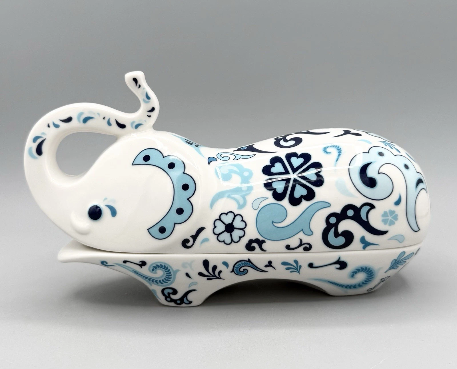 Jonathan Adler Blue White Floral Paisley Elephant Butter Dish / Trinket Box Rare