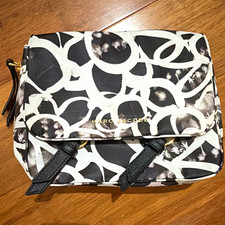 Marc Jacobs Black & White Graphic Zip Wristle...
