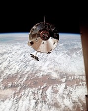 NASA APOLLO 9 COMMAND MODULE IN EARTH ORBIT PHOTOGRAPH PHOTO PRINT