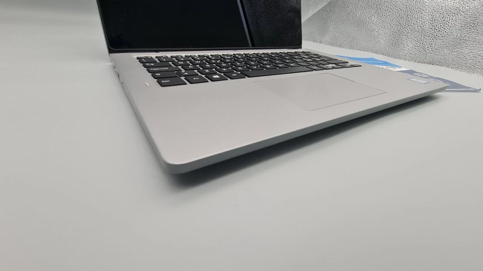 Dell Latitude 3310 2-in-1 - i3-8145U - 8GB RAM - 256GB SSD - 13.3" FHD Touch - Immagine 4 di 4