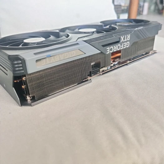 Gigabyte RTX 4090 – untested – parts may be missing - The price is negotiable - Bild 3 von 4
