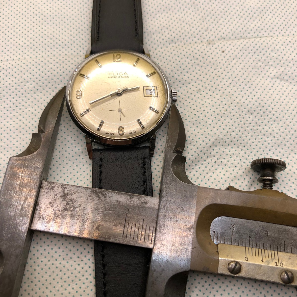 Montre Vintage FLICA Suisse - Fonctionne Nickel ! Boîtier 29mm X 26mm
