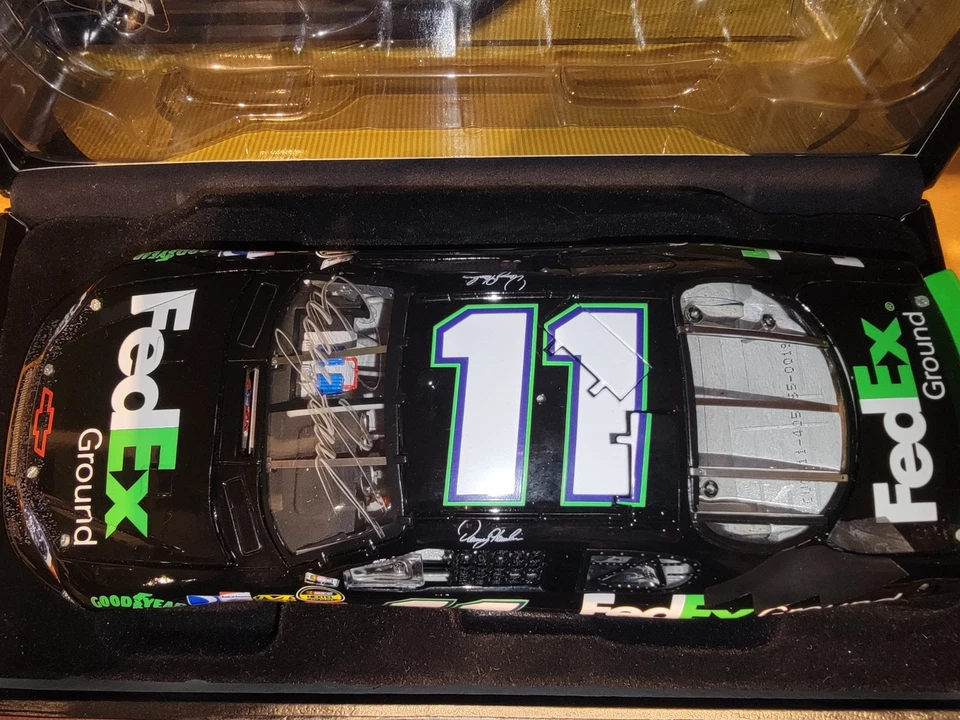 Denny Hamlin #11 2006 autografiado FedEx/1ª victoria en la Copa - 1:24ª RCCA ELITE #193/299 Foto 4 de 4