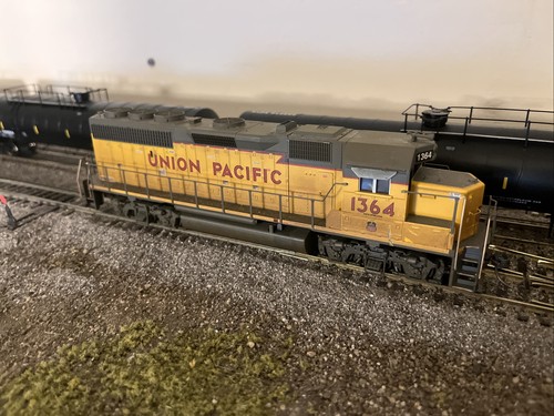 Escala HO Athearn RTR EMD GP40-2 UP 1364 DCC/Sonido (leer descripción) | Condition: Used