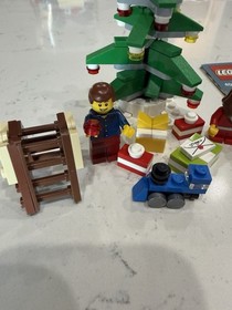 LEGO Seasonal: Decorating the Tree (40058)