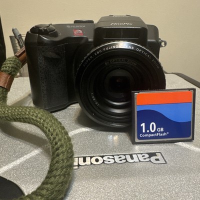 Fujifilm FinePix S602 Super CCD Digital Camera Kit *VERY GOOD* W 1GB CF & Batts