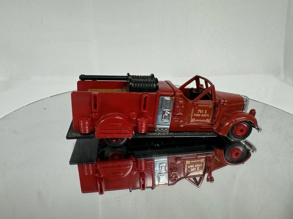 1939 Ward LaFrance Fire Truck No HF 430 High Speed Die Cast Truck 1:64 Scale - Image 4 of 4