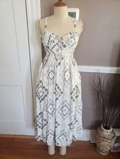 Gorgeous Floral Sleeveless Dress W/Pockets By Urban Outfitters!! Size XS!!