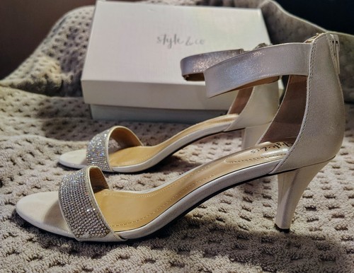 Woman's Style&Company PHILLYSSLV White Sparkle* Open-toe *Sandals *Size 9M - Picture 4 of 10