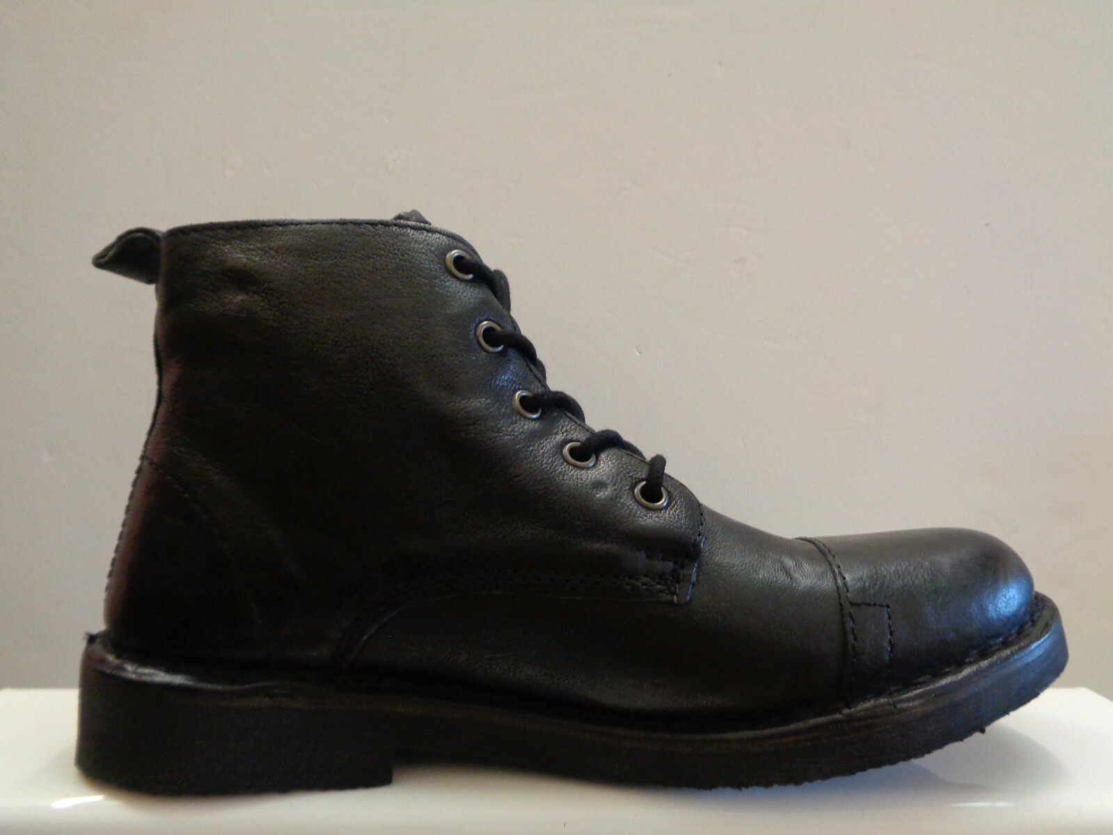 Levis Track Boots Mens UK 6.5 US 7.5 