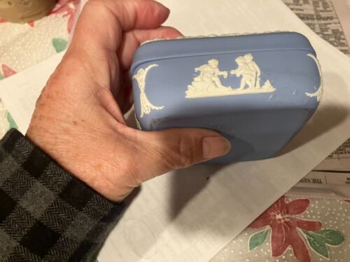 Wedgwood Jasper Ware blue trinket box - Picture 2 of 8