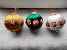 ?Eckartina?  3 alte Christbaumkugeln Seide - vintage - bunt  Durchmesser ca. 8cm