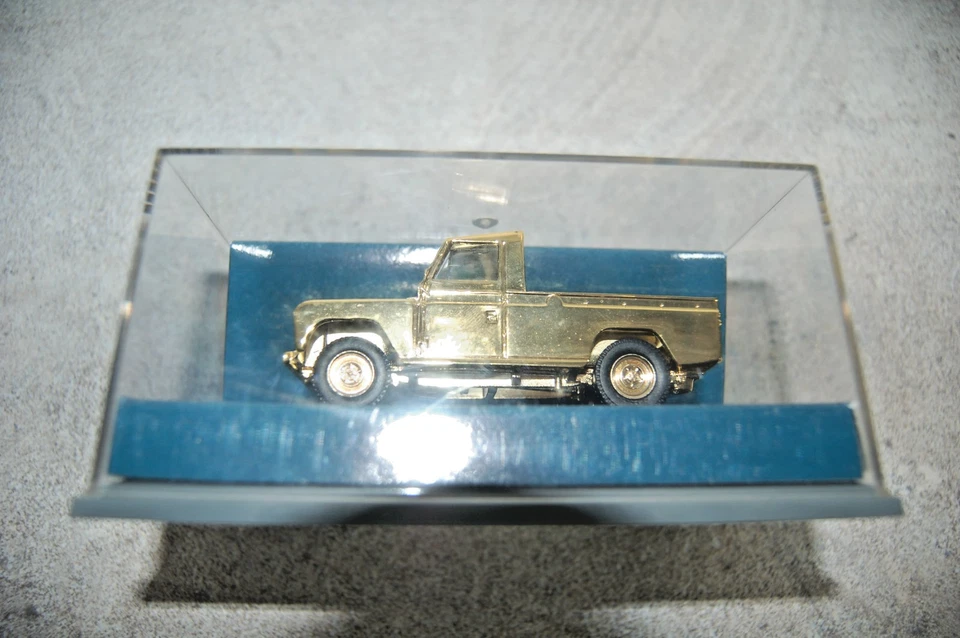 CORGI 07103 GOLD PLATED LAND ROVER - LIMITED EDITION - CORGI 50 YEARS - Image 2 of 4